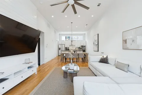 3200 Ross Avenue #7