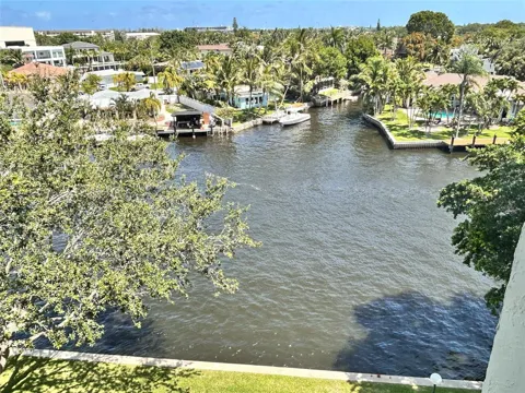 14 ROYAL PALM WAY #605