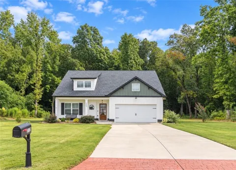 212 Live Oak Lane