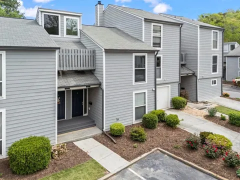 1021 Riverbend Club Drive SE