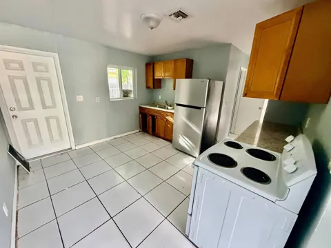 1132 NW 5TH COURT #1A