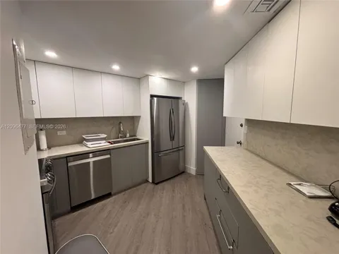 905 Brickell Bay Dr #1124