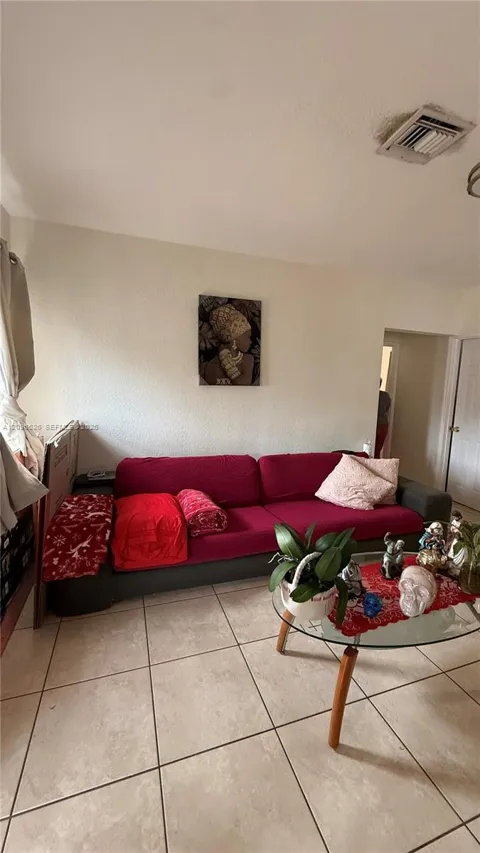 8 NW 33rd Ave