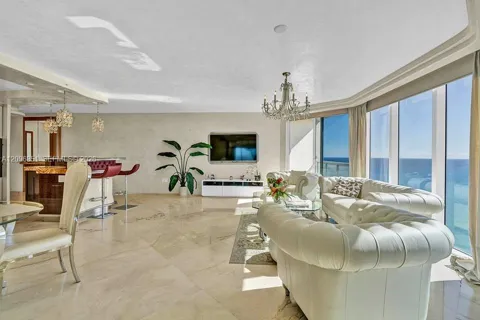 16699 Collins Ave #2508