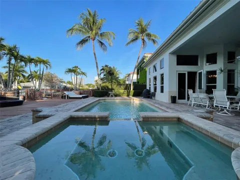 891 Captiva Dr