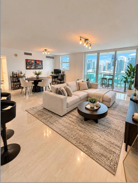 31 SE 5th Street #2801