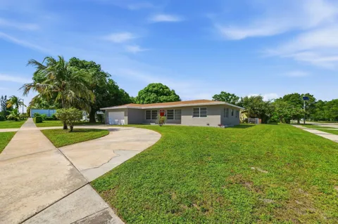 207 BAYBERRY DRIVE
