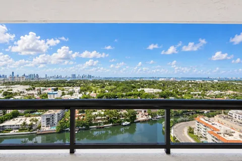 2555 Collins Ave #2406