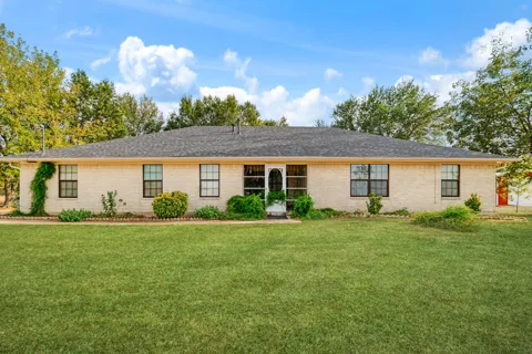 209 Farm Road 2352