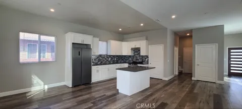 866 E 46th