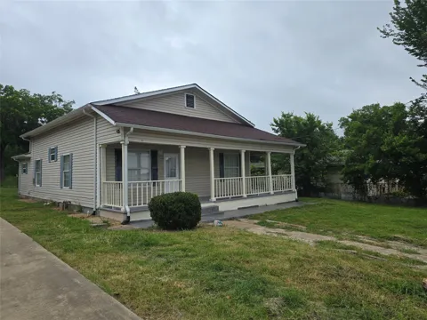 212 E 4th Street