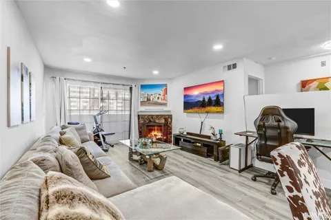 6545 Reseda Boulevard #6