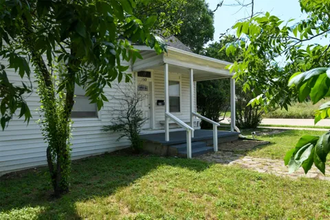 1513 South Freeway