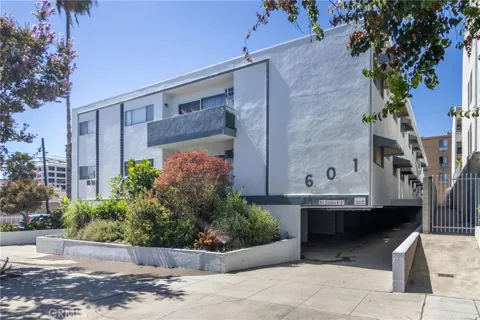 601 E Angeleno