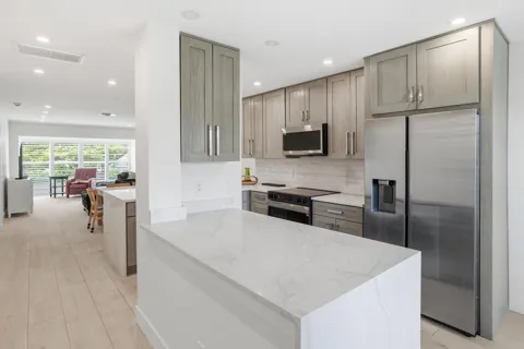 1011 Flame Vine Avenue #203