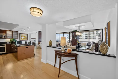 4200 Ocean Drive #1-905
