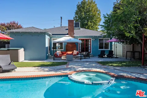 4909 Van Noord Avenue