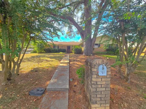 701 Nella Street