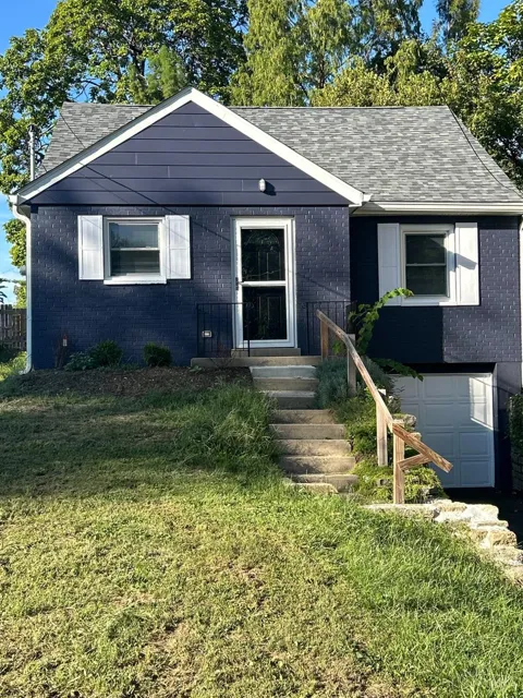 16 E Charlotte Avenue