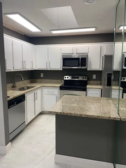 2004 Waterview Circle