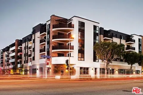1518 Federal #202
