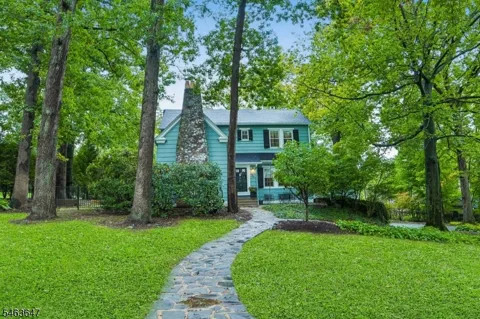 30 Myrtle Ave