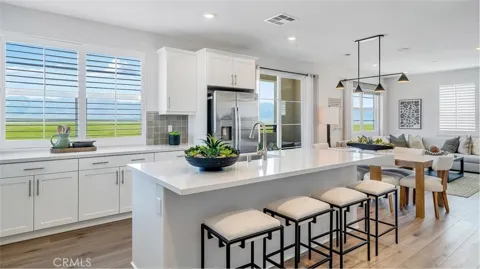 2631 E Lincoln Paseo
