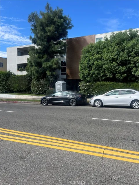 6251 Coldwater Canyon