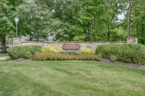 16 Lexington Ct