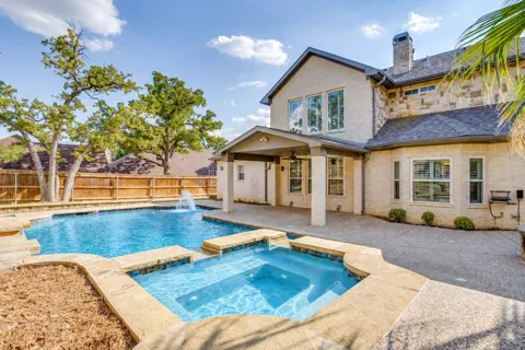 908 Bridle Path