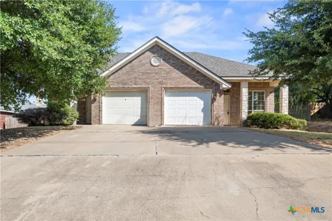 816 Twin Oaks Drive
