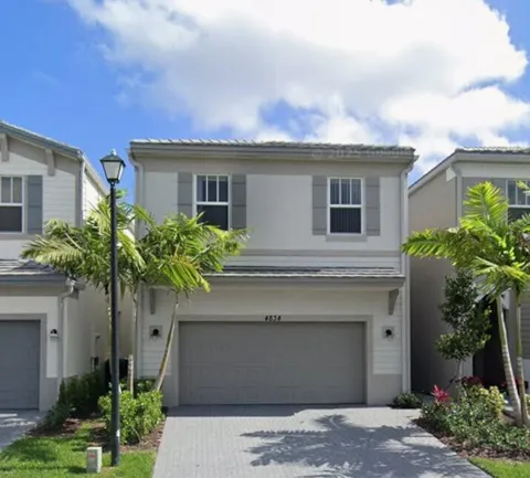 4834 NW 48th Terrace