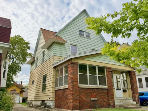 735 College Avenue SE