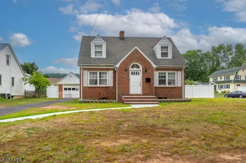 668 Greenbrook Rd