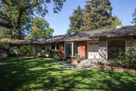 24 Bay Tree Lane