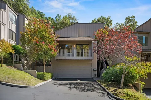 4 Hawk Ridge Court