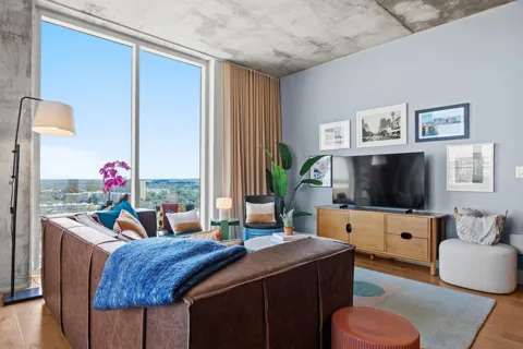 48 East Avenue #1604