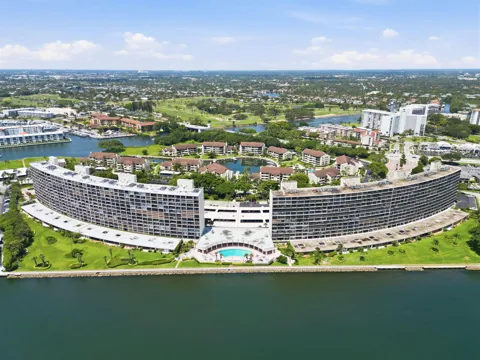 124 Lakeshore Drive #8280