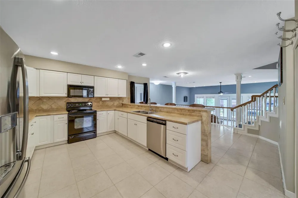 734 Lake View Drive Montgomery, TX 77356