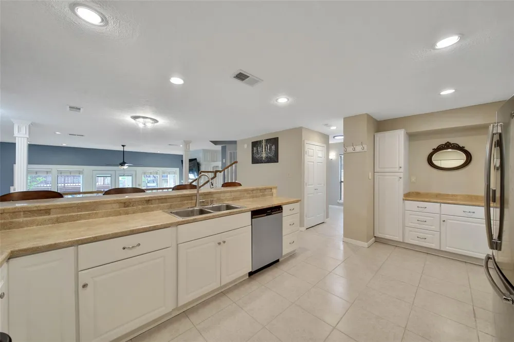 734 Lake View Drive Montgomery, TX 77356