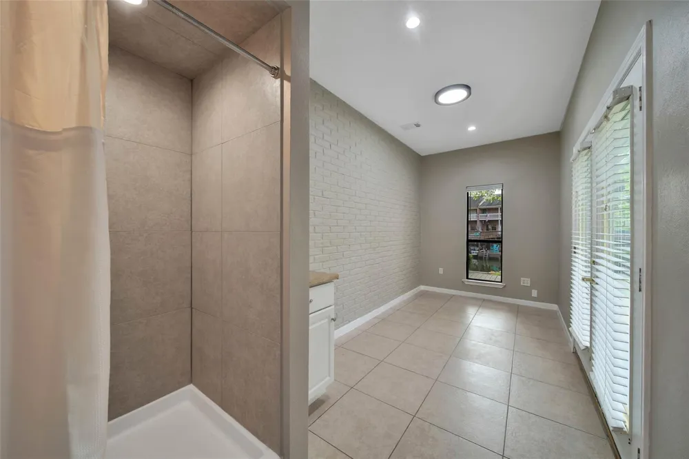 734 Lake View Drive Montgomery, TX 77356