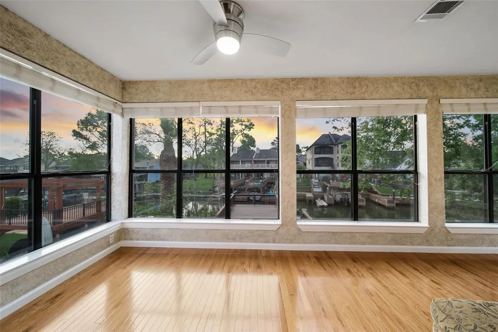 734 Lake View Drive Montgomery, TX 77356