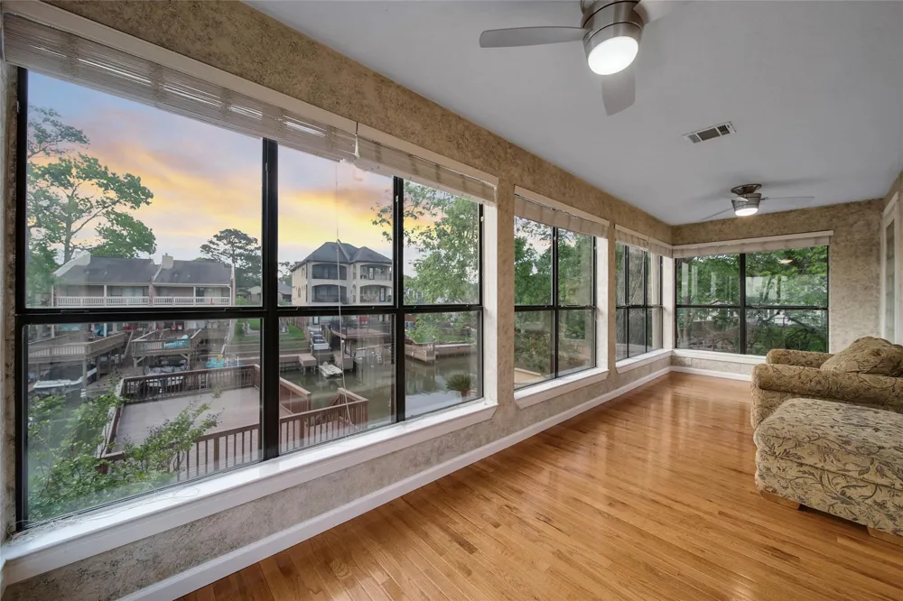 734 Lake View Drive Montgomery, TX 77356