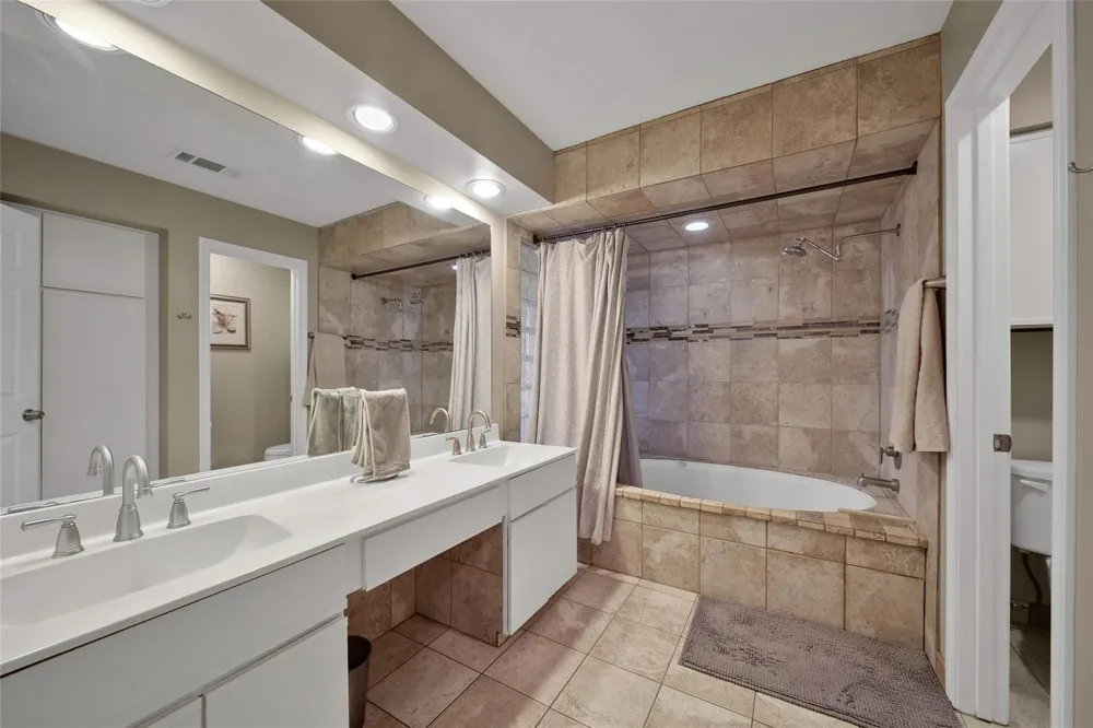 734 Lake View Drive Montgomery, TX 77356