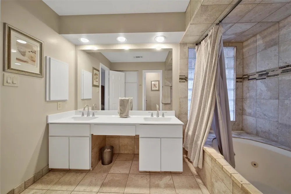 734 Lake View Drive Montgomery, TX 77356