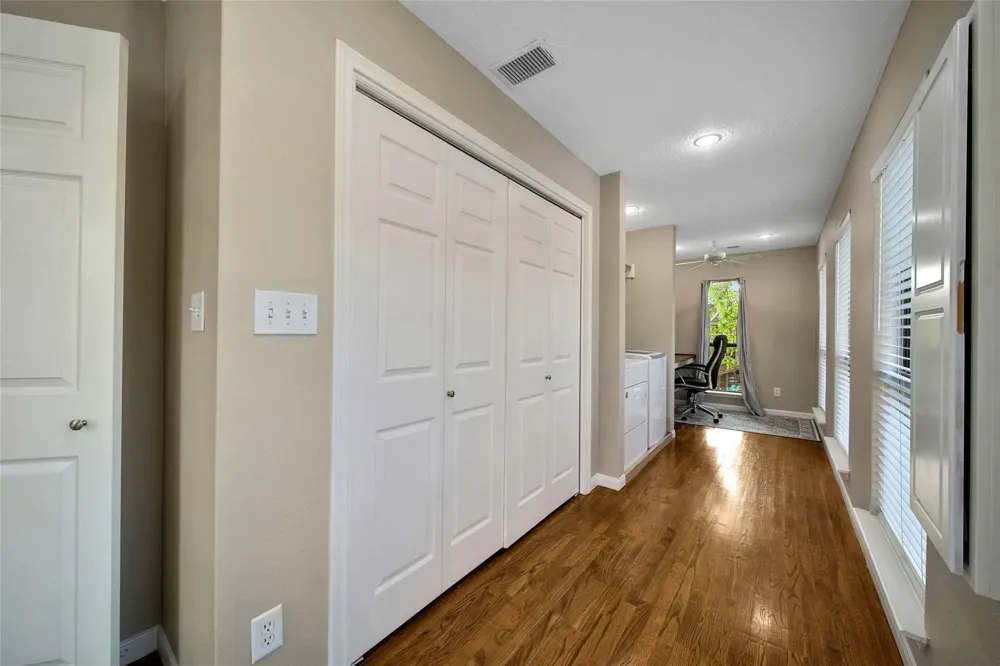 734 Lake View Drive Montgomery, TX 77356