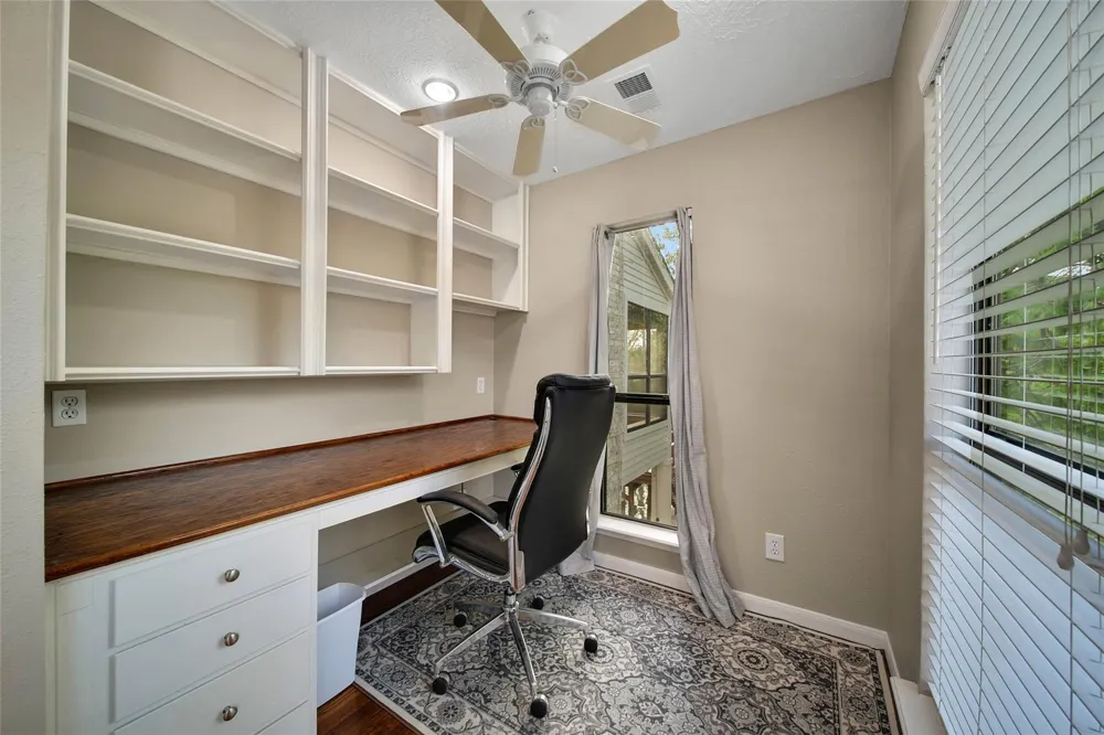 734 Lake View Drive Montgomery, TX 77356