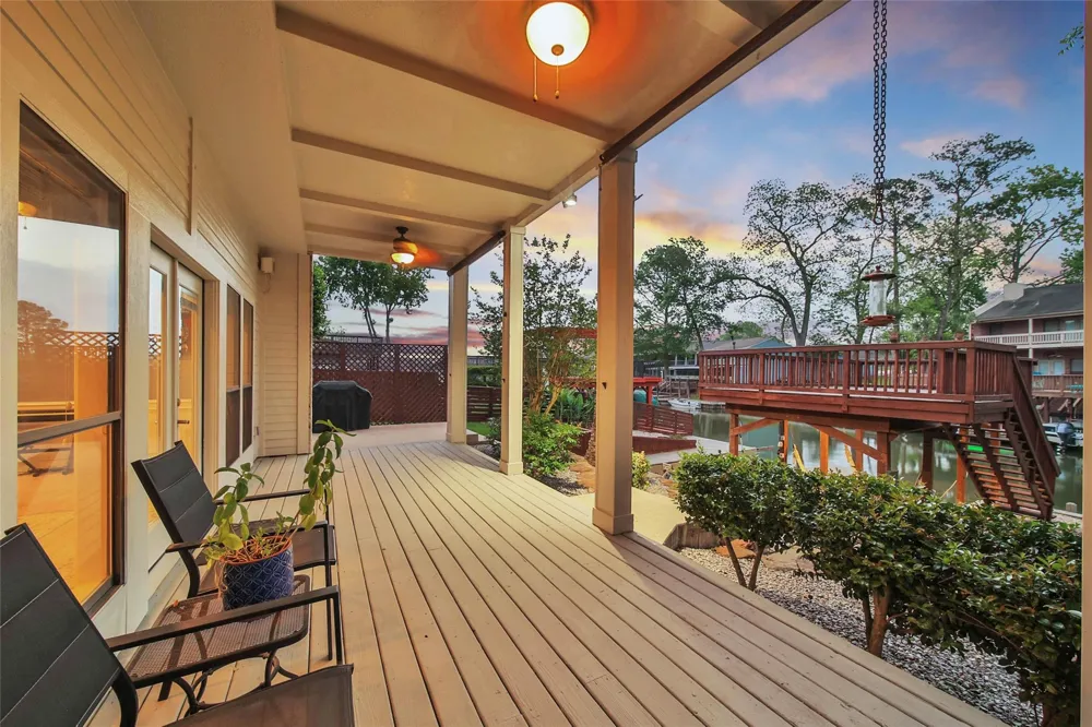 734 Lake View Drive Montgomery, TX 77356