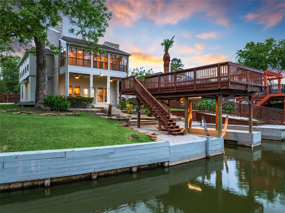 734 Lake View Drive Montgomery, TX 77356