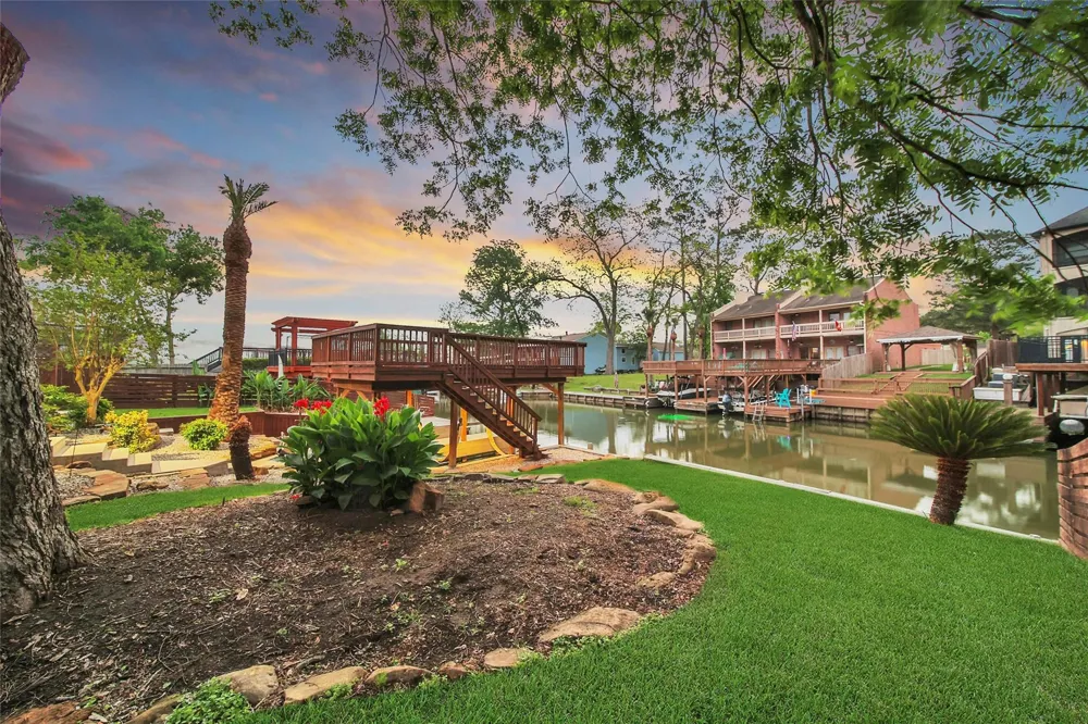 734 Lake View Drive Montgomery, TX 77356